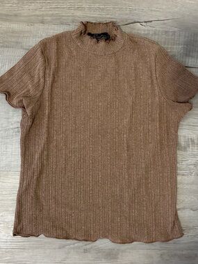 ribbed brown mock neck t-shirt